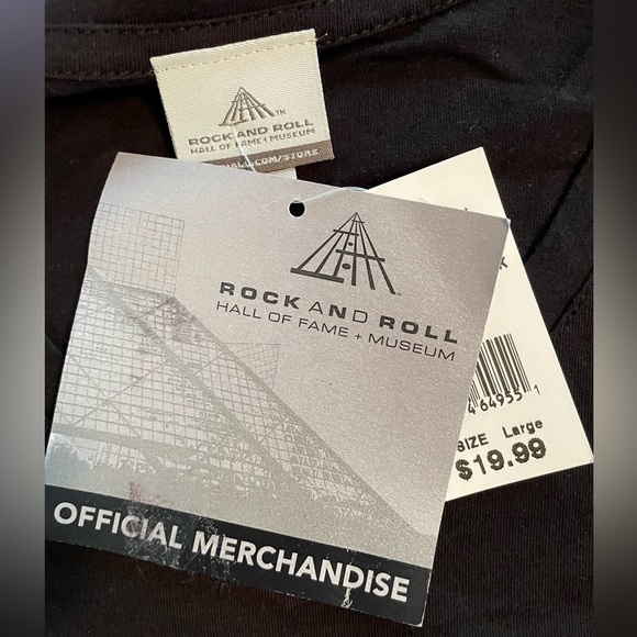 NWT Rock and Roll Hall of Fame T-shirt - Picture 2 of 3